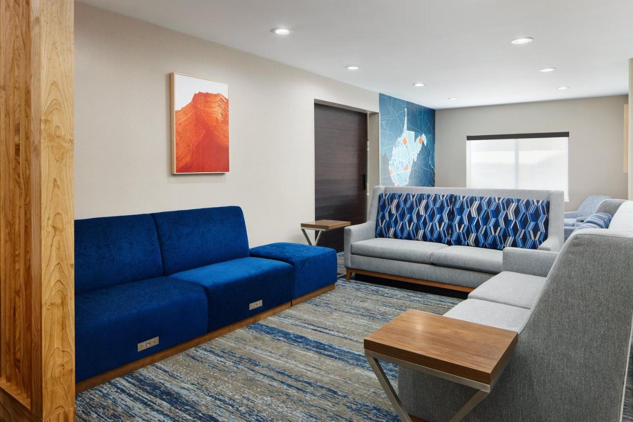 Holiday Inn Express And Suites Wheeling By Ihg Triadelphia Exterior foto