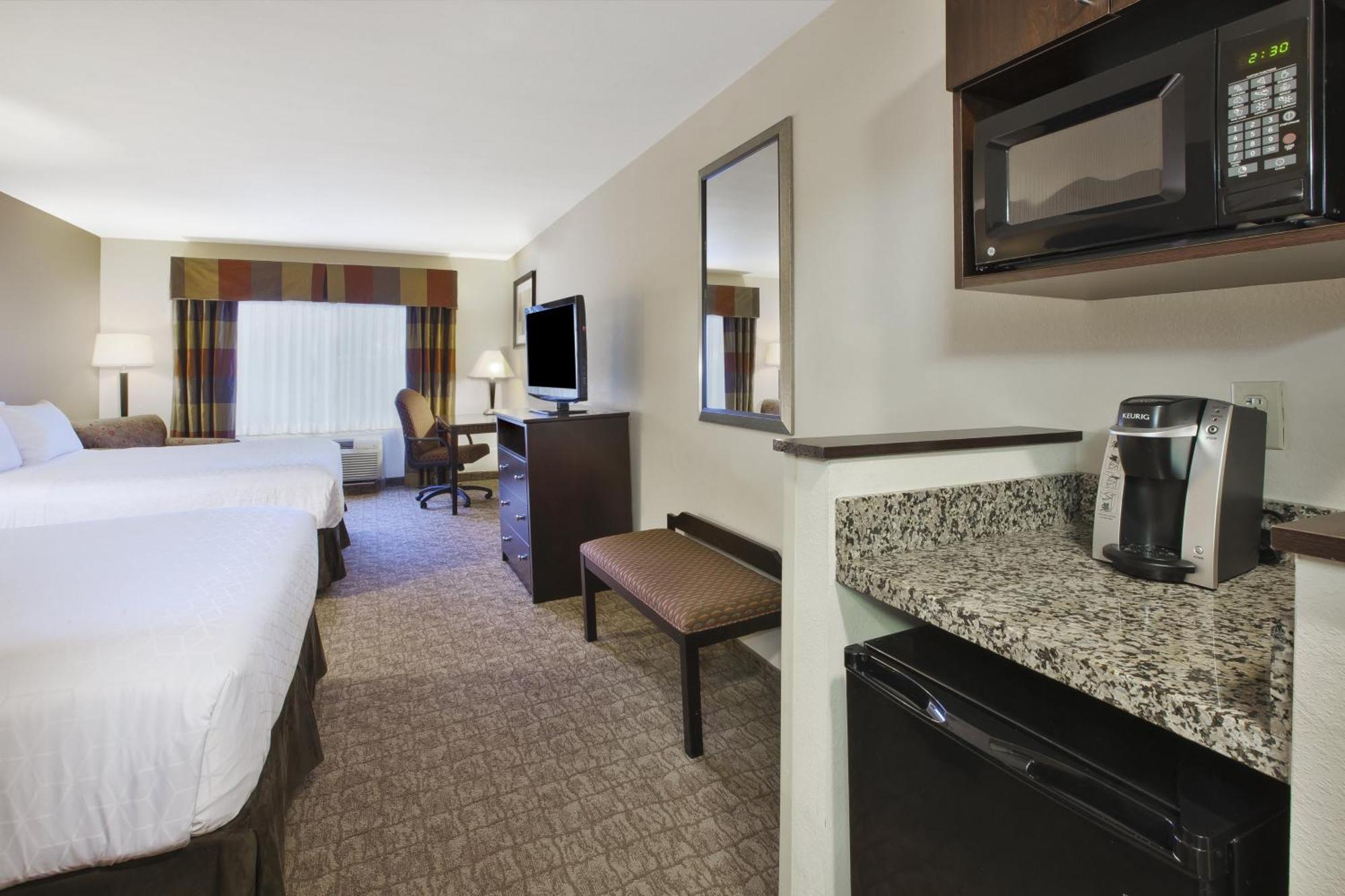 Holiday Inn Express And Suites Wheeling By Ihg Triadelphia Exterior foto