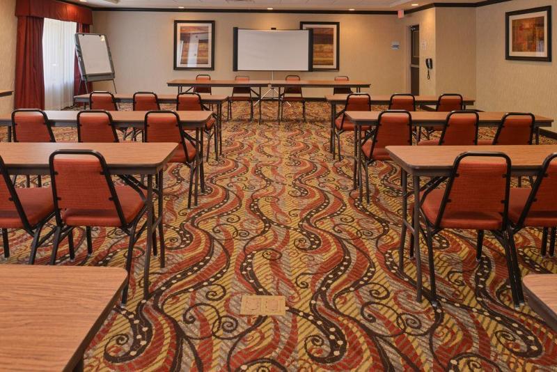 Holiday Inn Express And Suites Wheeling By Ihg Triadelphia Exterior foto